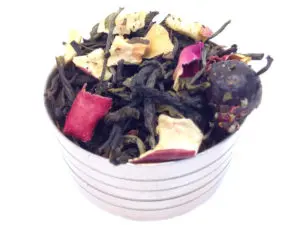 Herbata biała Cinema Paradiso (jabłko, liść maliny, płatki róży, truskawka, czarna porzeczka)