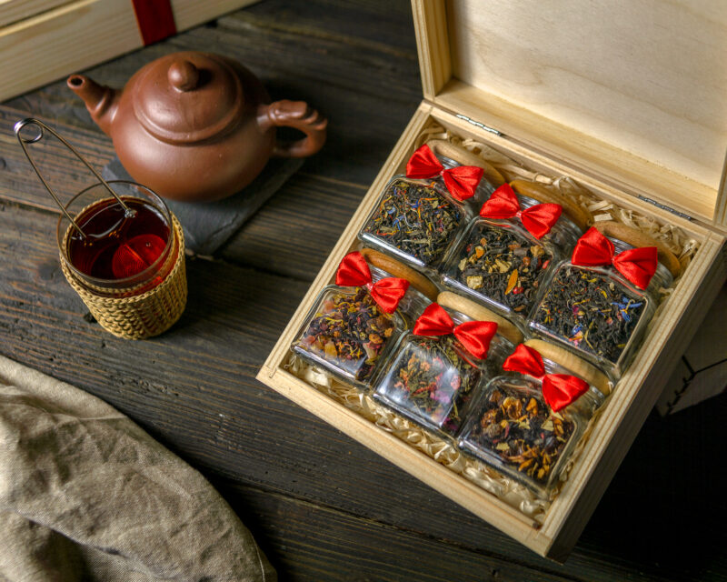 Sześć herbat/kaw w drewnianym pudełku